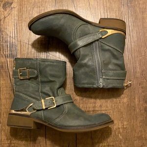 Green/mint leather boots!